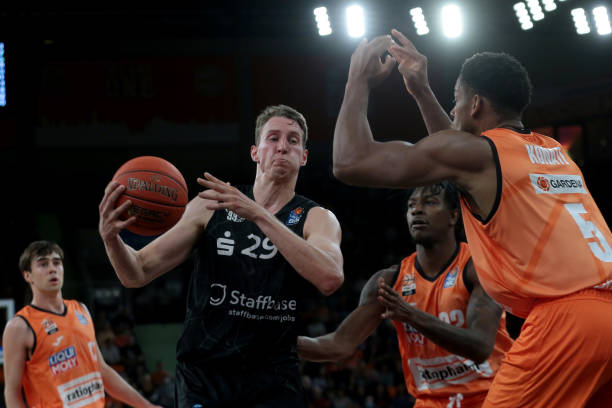 在对阵掘金 在对阵掘金